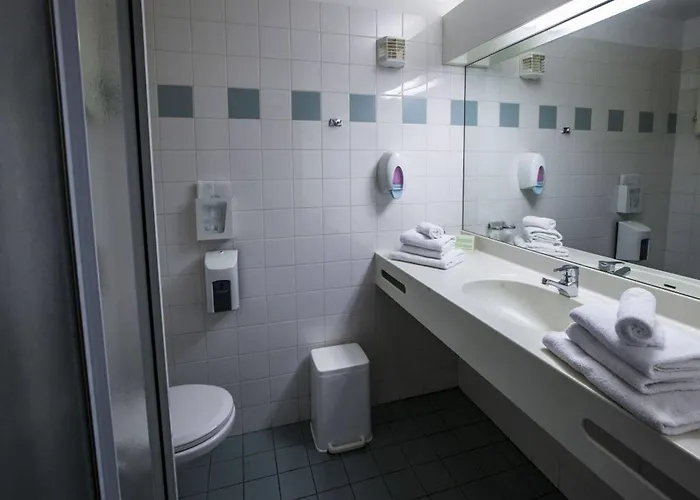 ホテル 50|50 Belmont エーデ